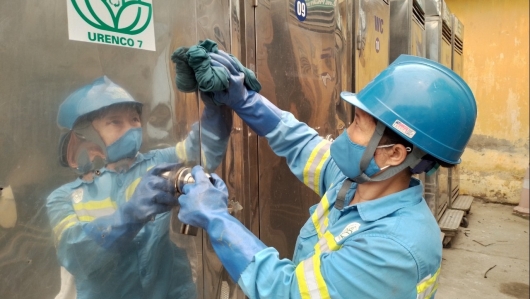 Nữ công nhân thầm lặng “làm đẹp” cho đời