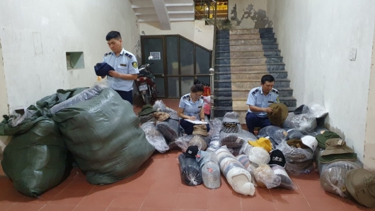 Quảng Bình: Phát hiện 2.350 mũ rộng vành, mũ lưỡi trai các loại không hóa đơn chứng từ