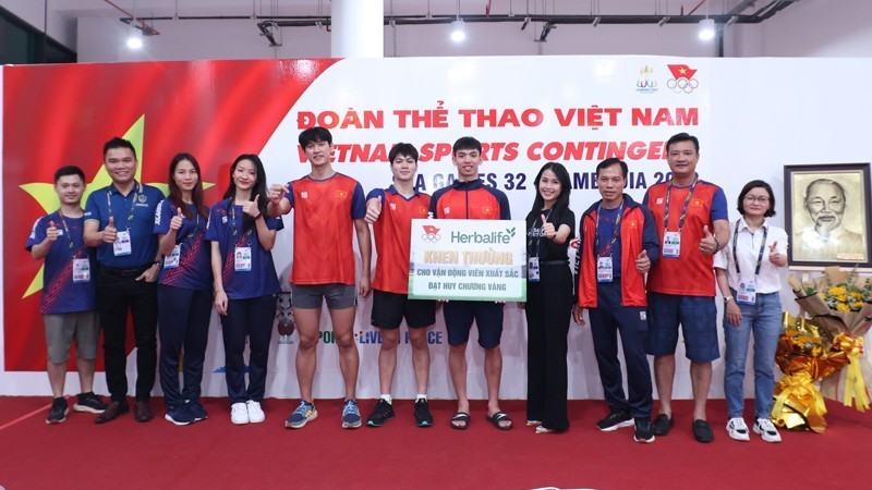 Herbalife Việt Nam thưởng nóng cho các vận động viên đạt Huy chương Vàng đầu tiên của Đoàn Thể thao Việt Nam tại SEA Games 32