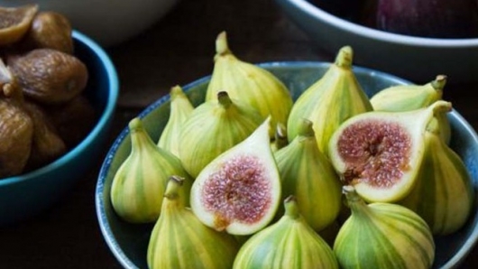 Mách bạn 3 cách chữa viêm họng bằng quả sung hiệu quả